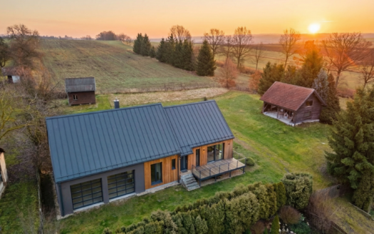 Prodej domu Lesná 188 m², pozemek 2374 m²